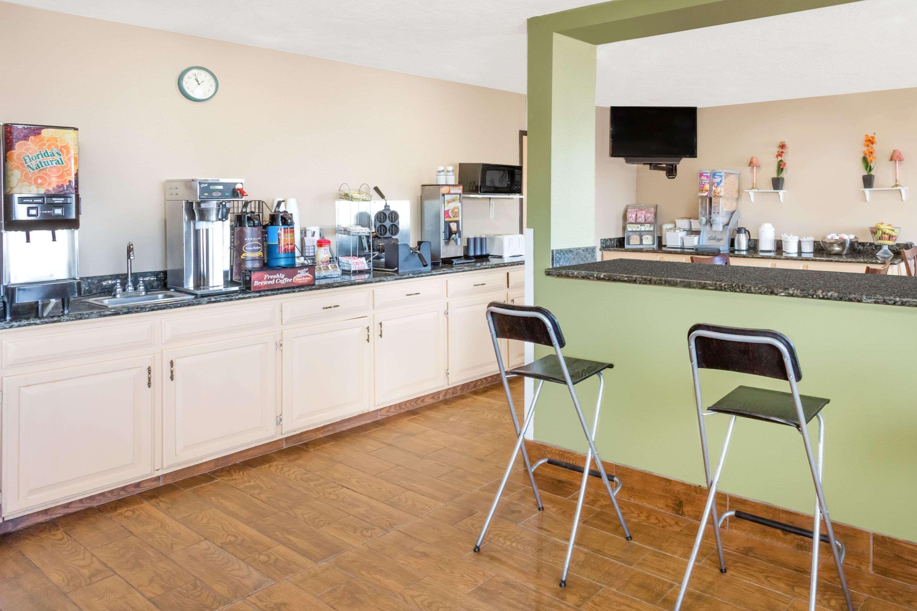Super 8 By Wyndham Cedar City Luaran gambar